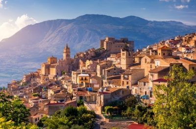 Caccamo,,Sicily.,Medieval,Italian,City,With,The,Norman,Castle,In